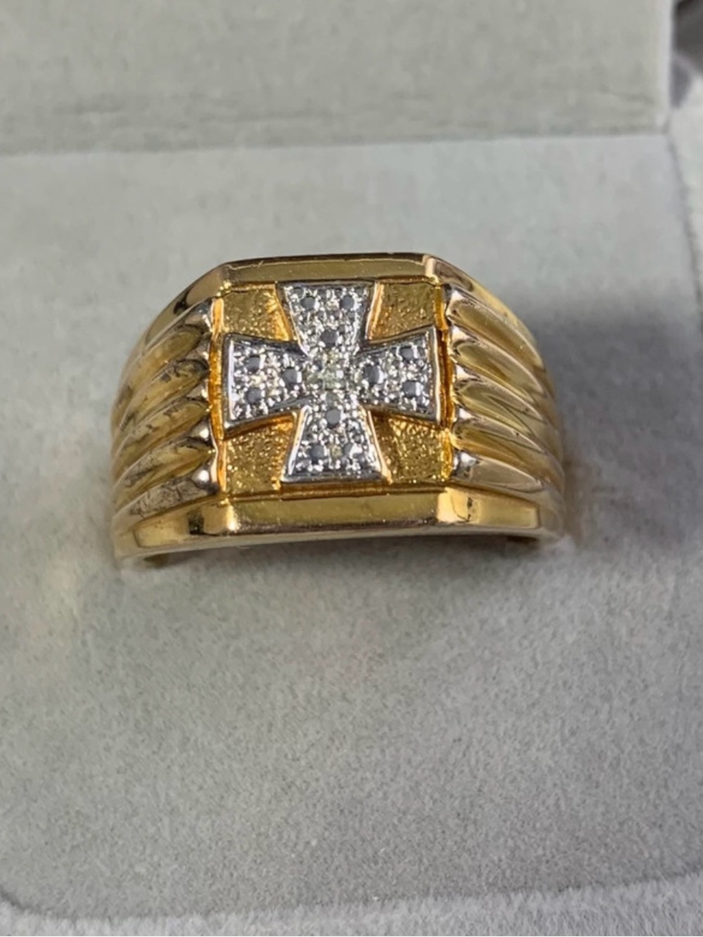 Men's Sterling Silver Ross Simons Diamond Cross Ring Size 11 Gold Over.